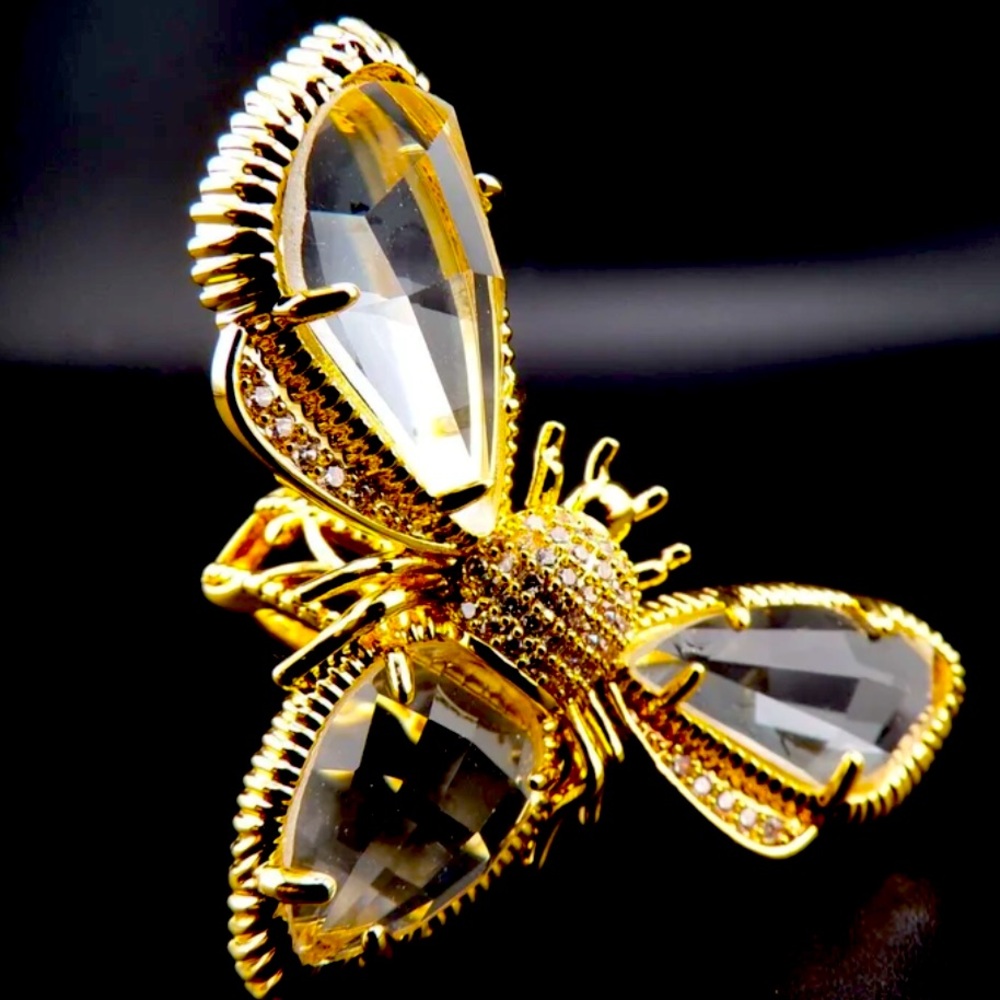 New EYE CANDY LA
Luxe Goldtone & Crystal Bee ring